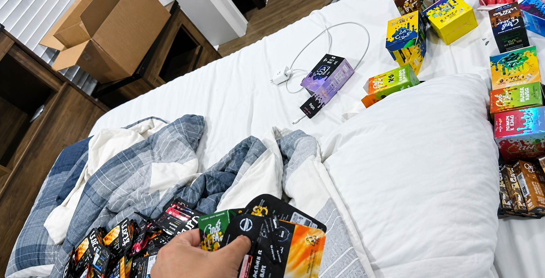 5-star website review praising organized cannabis edibles category and clear product descriptions